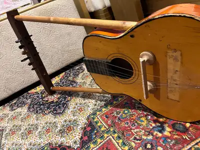 سمسميه للبيع على شكل قيتار index