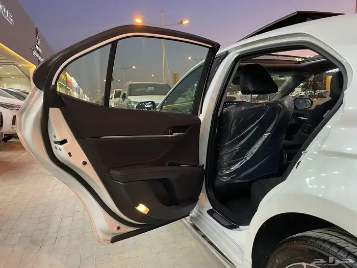 تويوتا كامري 2024 فل لومير وارد الصين ( بنزين ) 4 سلندر 24