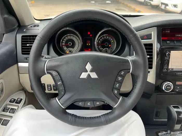 باجيرو 2022 بنزين فل كامل نظيف جدا لدى قمة الاطلال 51