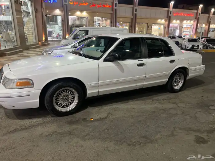FORD CROWN VICTORIA 2001 Fahas 1