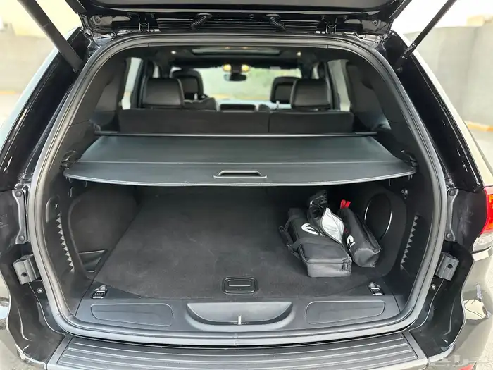 جيب شروكي جراند S فل كامل العداد 81 الف 2020 17