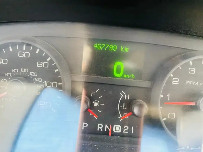 فورد كراون فيكتوريا 2011 15