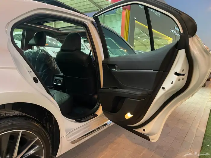 تويوتا كامري 2024 فل لومير وارد الصين ( بنزين ) 4 سلندر 20