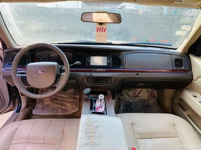 فورد كراون فيكتوريا 2011 10