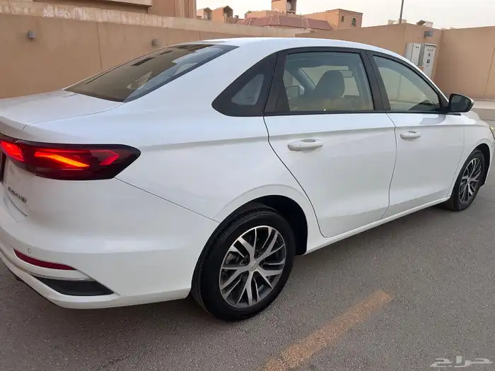 للبيع جيلي امجراند2023 بدي وكاله. 9