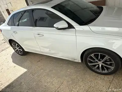 جيلى امجراند 2024 للبيع فل كامل اللون ابيض ضمان الوعلان index