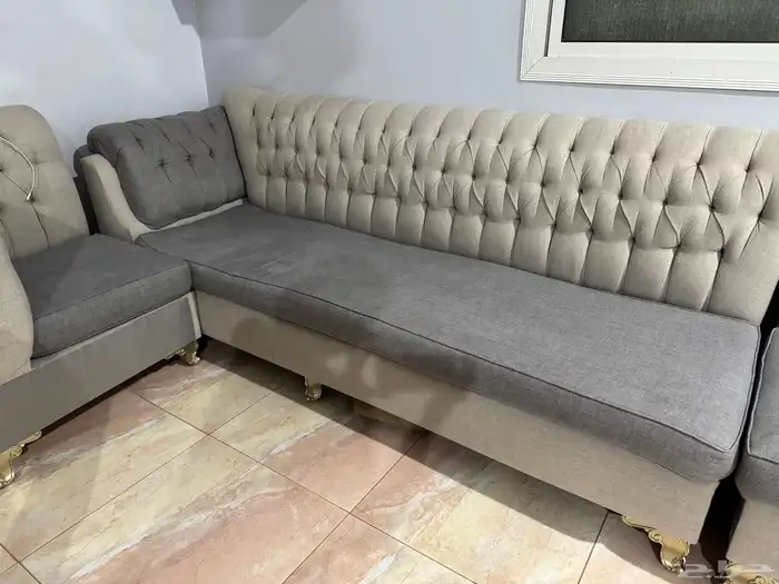 طقم كنب عشره أشخاص بحاله جيده مع طاوله كبيره في الوسط مطلوب 3