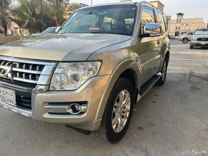 للبيع متسوبيشي باجيرو 1