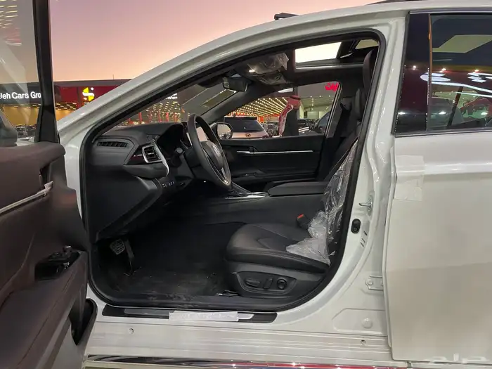 تويوتا كامري 2024 فل لومير وارد الصين ( بنزين ) 4 سلندر 8