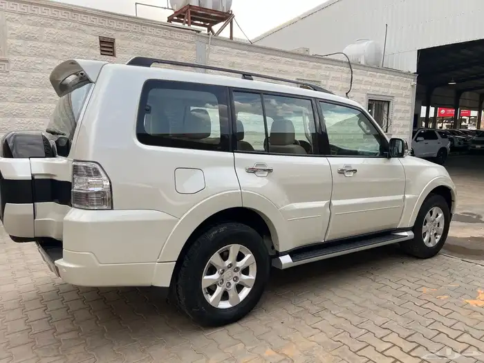 باجيرو 2022 بنزين فل كامل نظيف جدا لدى قمة الاطلال 10