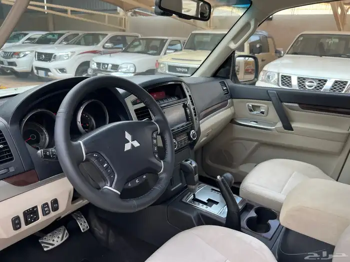 باجيرو 2022 بنزين فل كامل نظيف جدا لدى قمة الاطلال 45