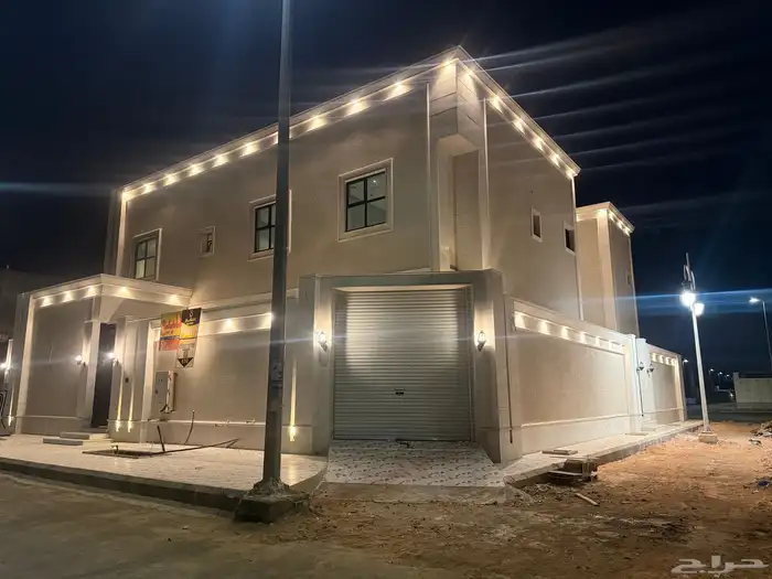 فيلا مع شقه للبيع بشرق الاسكان 0