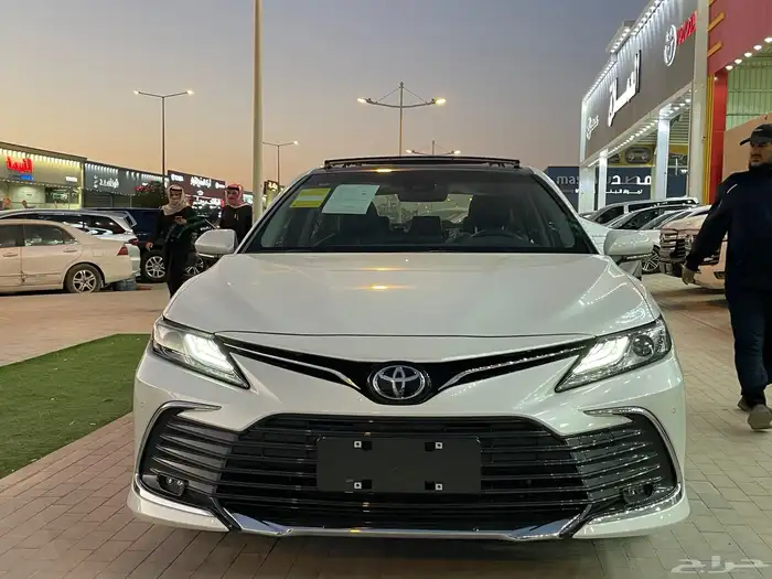 تويوتا كامري 2024 فل لومير وارد الصين ( بنزين ) 4 سلندر 4