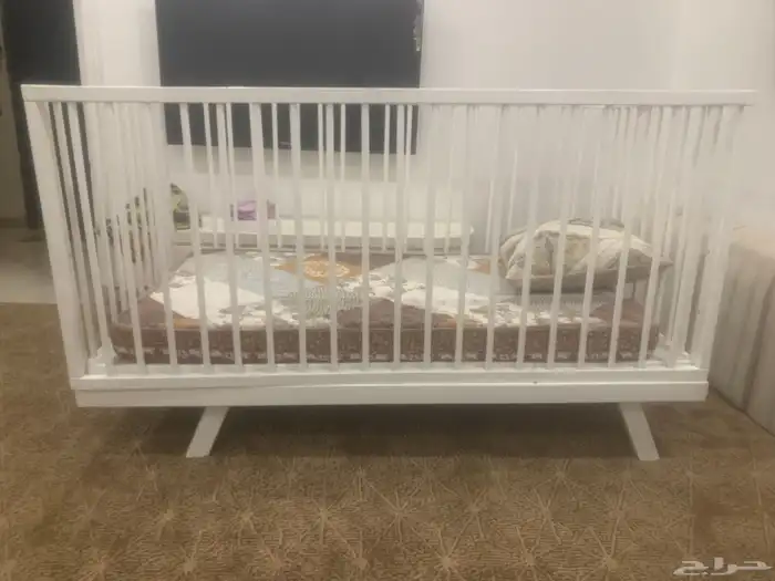 سرير اطفال للبيع مع المرتبه 2