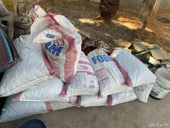 تمر نفيع موجود تقريبا  20 كيس تزود او تنقص 0