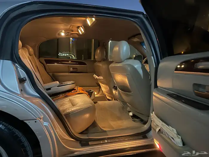 Lincoln Town Car   Executive (لارج) 28