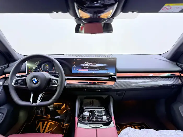 بي ام دبليو M520i 9