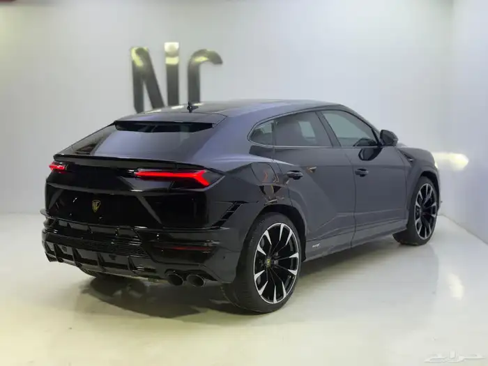 لامبورجيني اوروس اس 10