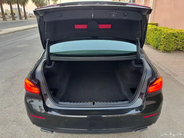 موديل 2023 نظيف BMW 520i 35