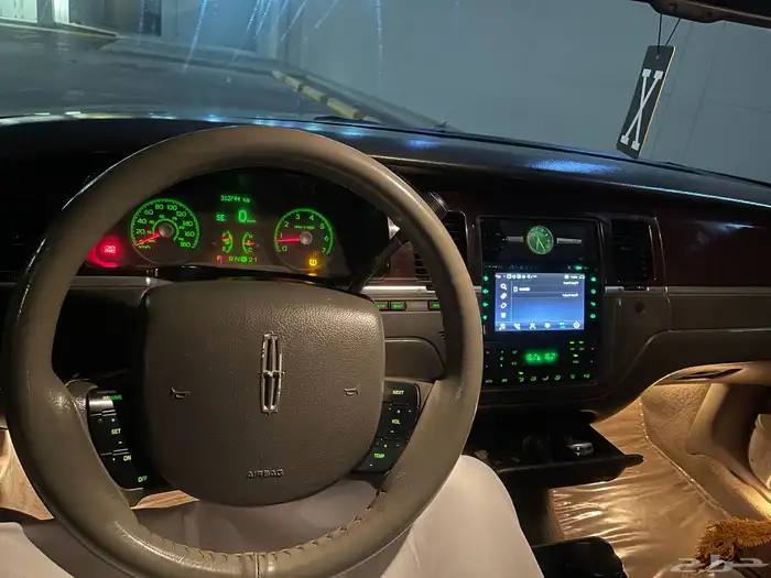 Lincoln Town Car   Executive (لارج) 34