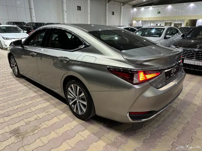 لكزس ES300 هايبرد موديل 2019 نظيفه جدا 19