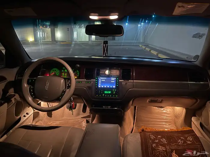 Lincoln Town Car   Executive (لارج) 31