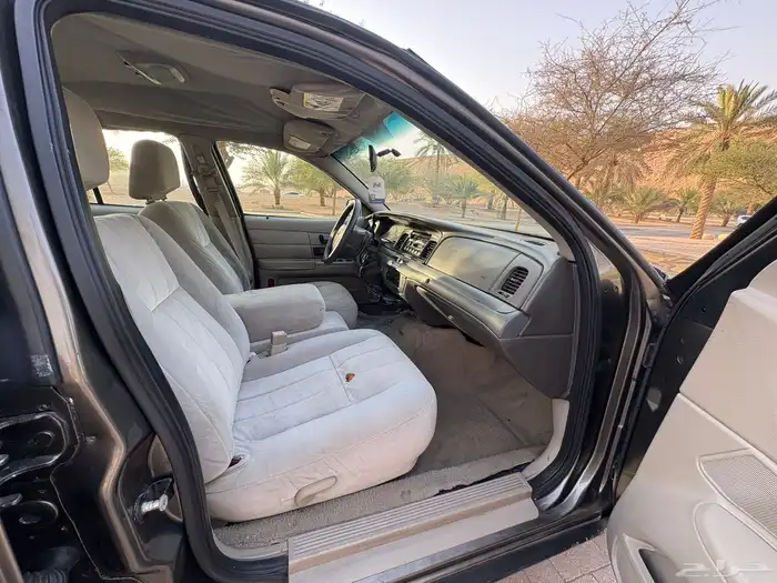 كراون فكتوريا بوليسي 2006 ممشى قليل 11