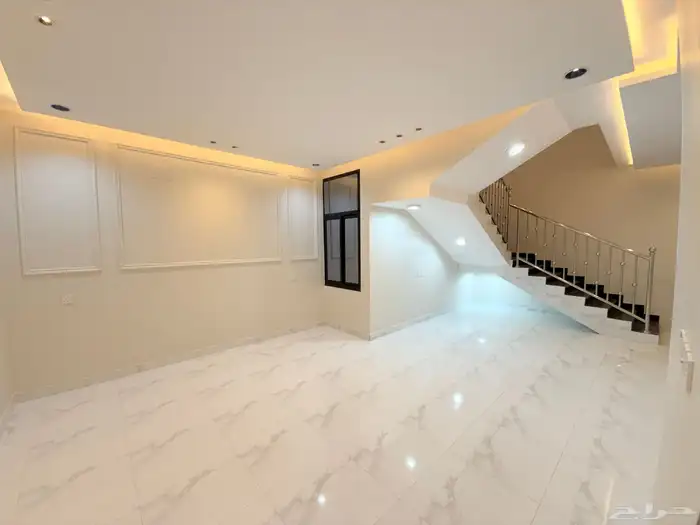 للبيع روف علوي بمدخل سياره تشطيبVipبمساحه346م 9