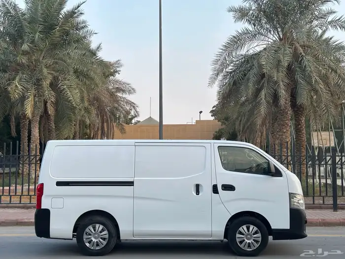 نيسان باص بضاعه موديل 2020 سعودي قير عادي ديزل شامل الضريبة 2