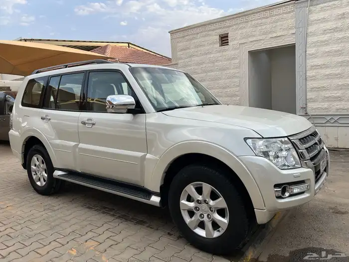 باجيرو 2022 بنزين فل كامل نظيف جدا لدى قمة الاطلال 5