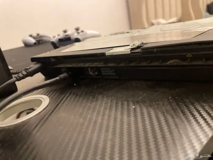 سوني 4 بدون يد مدون اي شي قابل للبدل على السوم 4