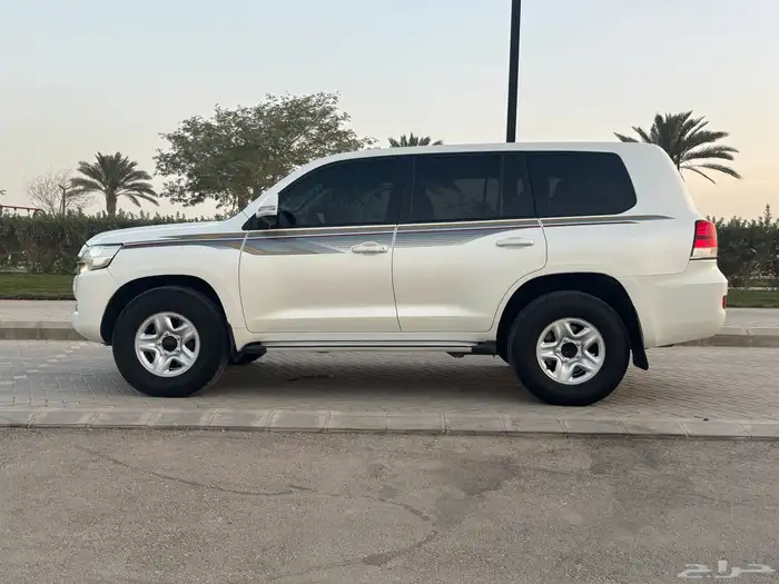 للبيع لاندكروزر 2016 ديزل ابيض خليجي رقم 1 4