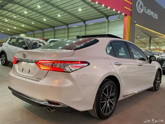 تويوتا كامري 2024 فل لومير وارد الصين ( بنزين ) 4 سلندر 5