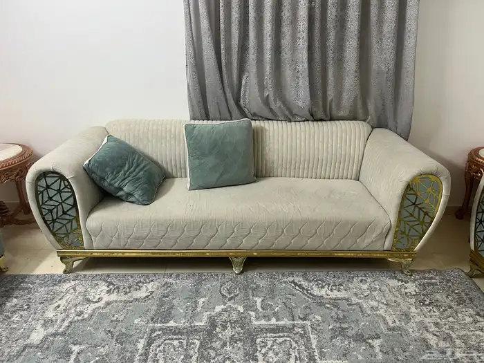 طقم كنب من 8 اشخاص مع طاوله كبيره وطاولتين صغيره 0