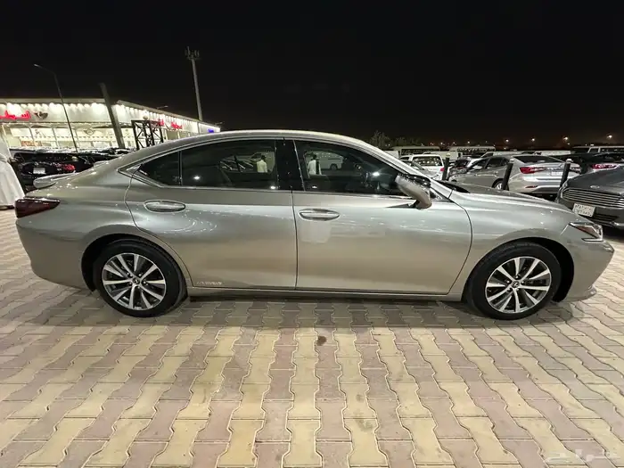 لكزس ES300 هايبرد موديل 2019 نظيفه جدا 3