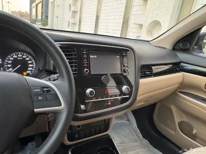 ميتسوبيشي اوتلاندر 2020 7مقاعد 18