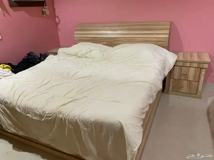 سرير كينق  2 كومدينة  تسريحة  دولاب  دولاب 5 ادراج 1
