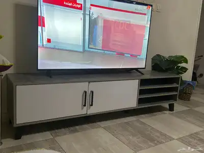 طاولة شاشه للبيع استخدام نظيف جدا ب180 0