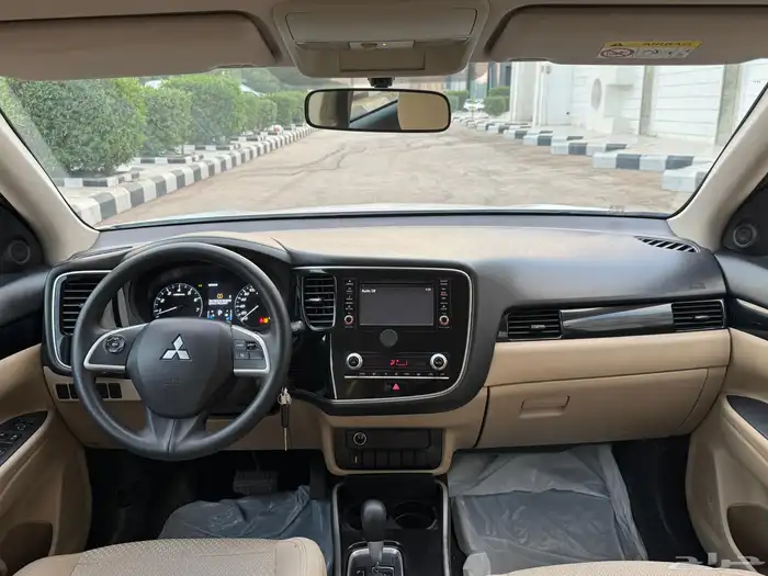 ميتسوبيشي اوتلاندر 2020 7مقاعد 9