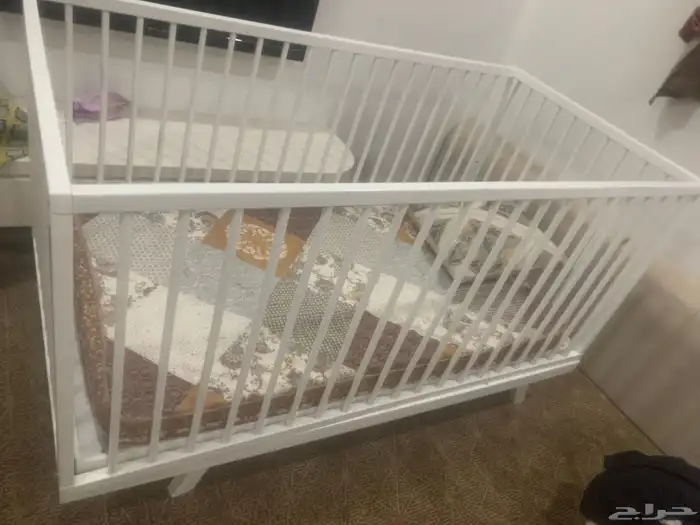 سرير اطفال للبيع مع المرتبه 1