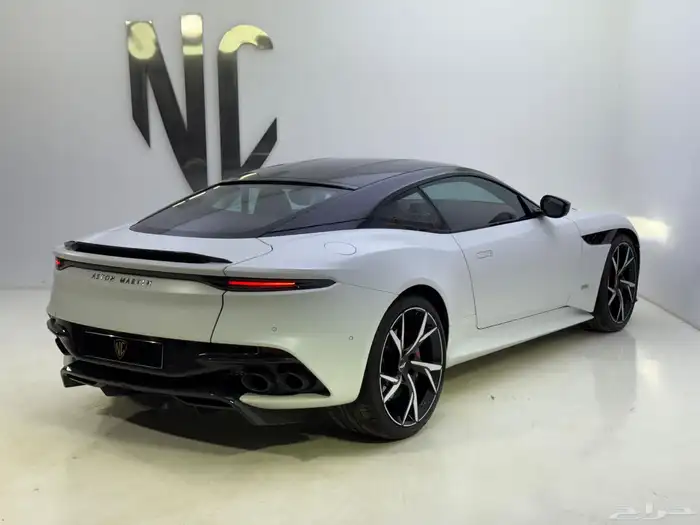 استون مارتن 8