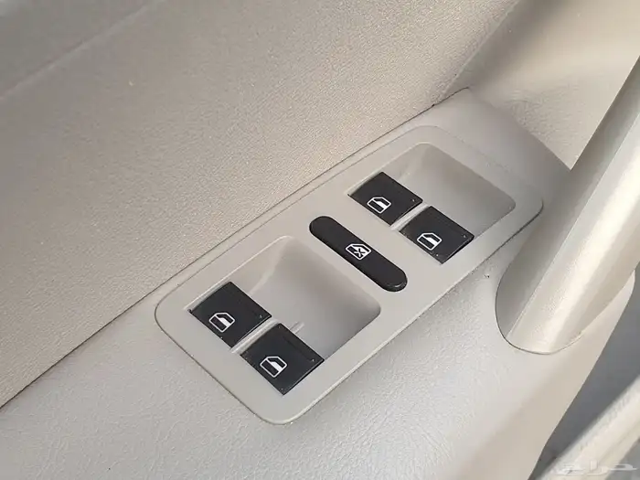 فلوكس واجن 2016 للبيع أو بدل بتيوتا كرولا أو كامري أو يارس 17