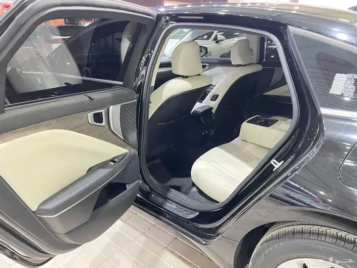 كيا كي 8 2022 نصف فل ( بنزين) 2.5L 12