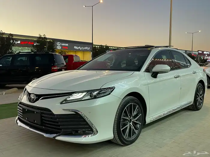 تويوتا كامري 2024 فل لومير وارد الصين ( بنزين ) 4 سلندر 3