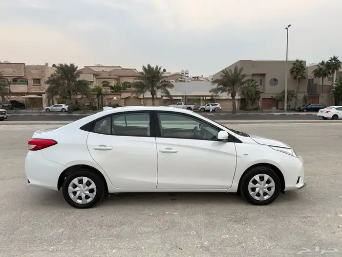 تويوتا يارس 2022 سعودي 1.5قمه بنضافه 23