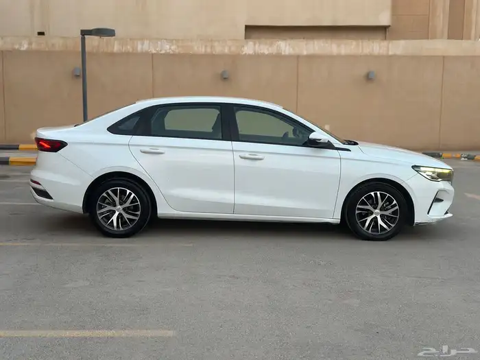 للبيع جيلي امجراند2023 بدي وكاله. 3