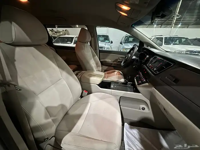 كيا كرنفال 2016 عائليه ثلاث صفوف 15