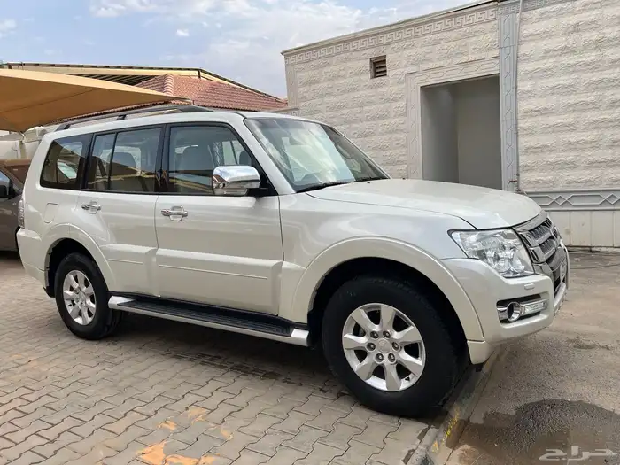 باجيرو 2022 بنزين فل كامل نظيف جدا لدى قمة الاطلال 6