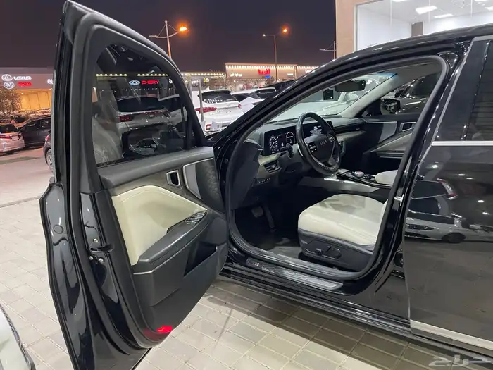 كيا كي 8 2022 نصف فل ( بنزين) 2.5L 7