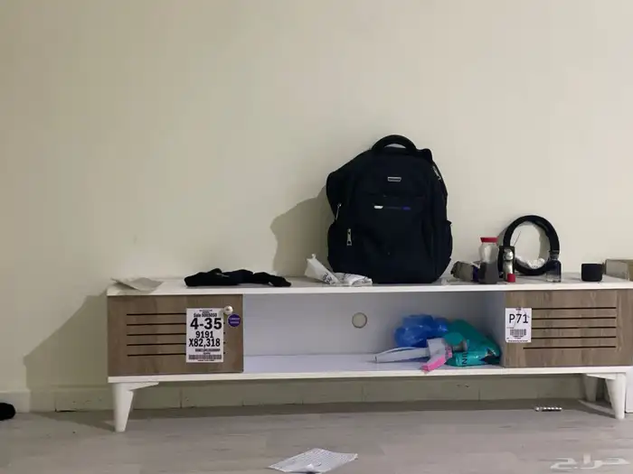 طاولت شاشة التلفزيون جديده ما فيها شي لا كسر ول شي 0
